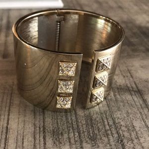 NWOT Victoria’s Secret Gold & Crystal Cuff